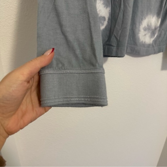 Richer Poorer The Relaxed Long Sleeve Pullover Top Blue Mirage Tie Dye Size S - Picture 6 of 8